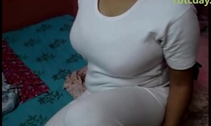 indian woman showing big boobs to her lover
